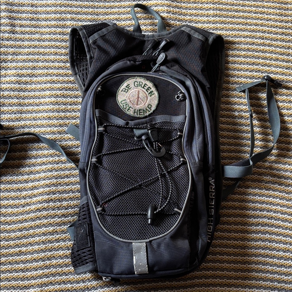 High Sierra Gray/Blue Airmesh Back Lightweight Hiking Adjustable Backpack 18”